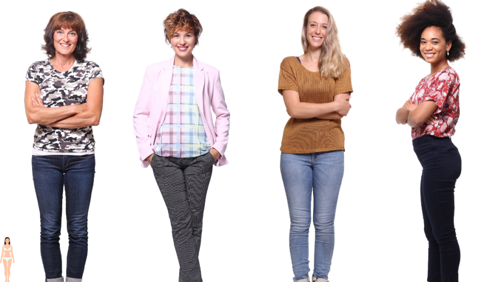 Quatro mulheres de diferentes idades e estilos, sorrindo e posando lado a lado, representando diversidade e confiança.