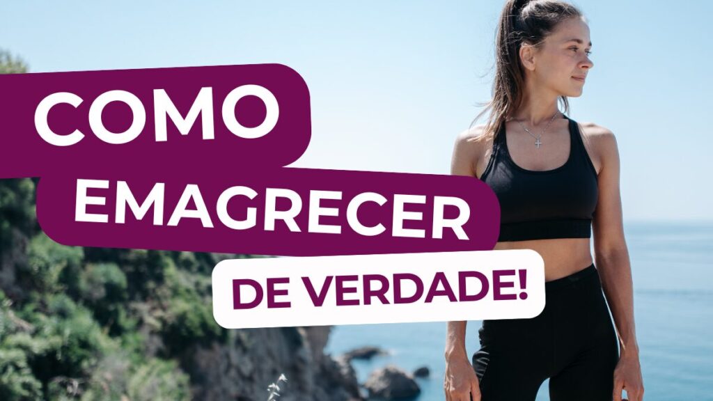 Mulher com roupa esportiva preta, cabelos presos em um rabo de cavalo, olhando para o horizonte em um cenário à beira-mar. No lado esquerdo da imagem, há um texto em destaque com fundo roxo e branco que diz: "COMO EMAGRECER DE VERDADE!".