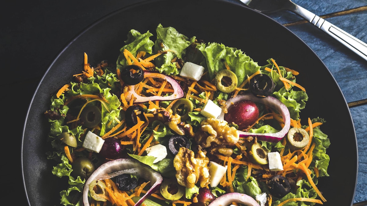 Pratos fit coloridos e saborosos — receitas fitness para emagrecer com prazer Variedade de pratos fit coloridos e nutritivos representando receitas fitness saborosas para emagrecer sem sofrimento