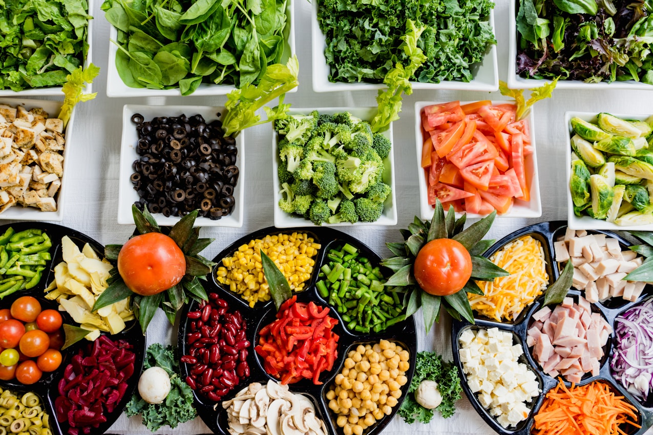 Lata de refrigerante com conceito dos malefícios do açúcar e aditivos para a saúde e o metabolismo Lata de refrigerante com conceito dos malefícios do açúcar e aditivos para a saúde e o metabolismo