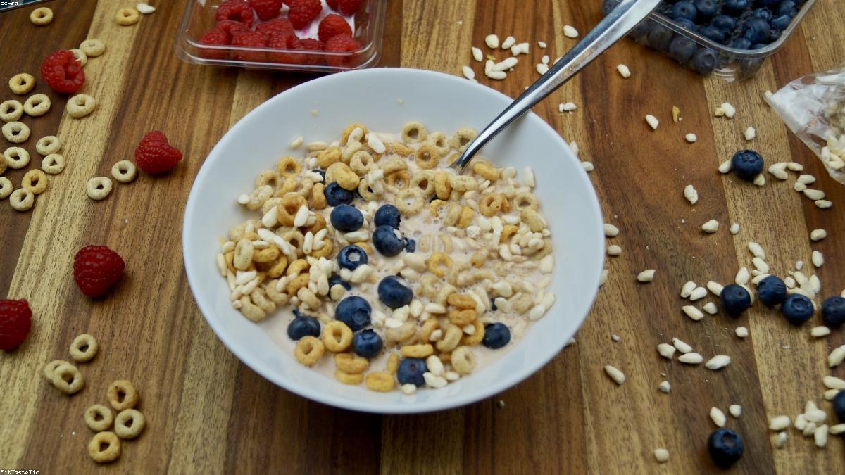 alimentação saudável que mantém a saúde por décadas com frutas e alimentos naturais