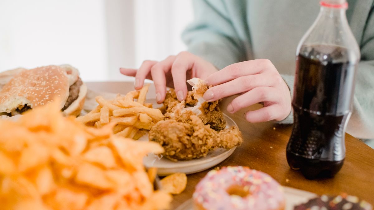 alimentos ultraprocessados alimentando bactérias erradas no microbioma intestinal