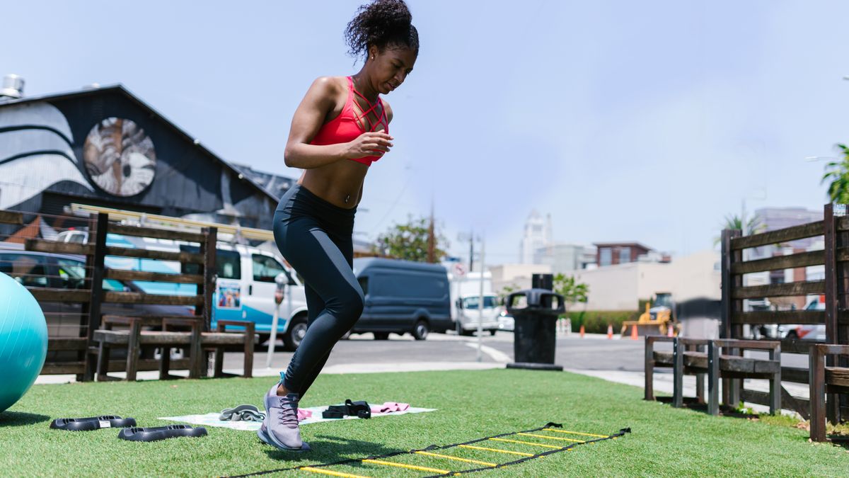 sprint de agilidade exercício pré-futebol que acelera queima de gordura
