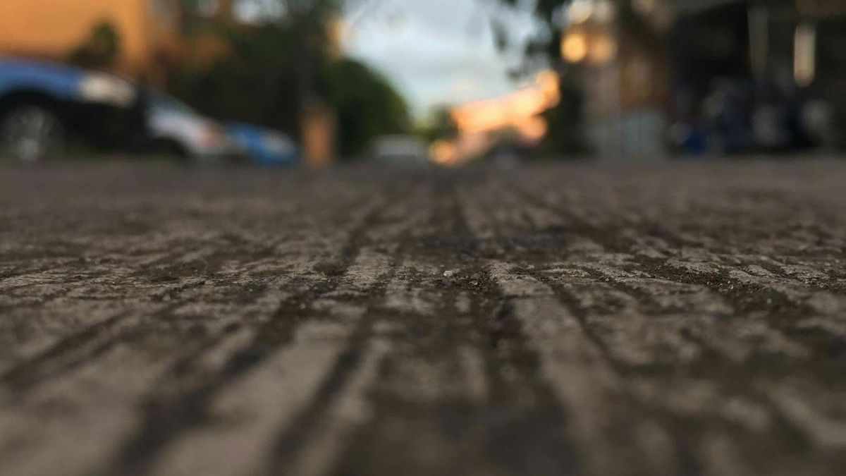 mulher com joelhos fortes e saudáveis após rotina de exercícios