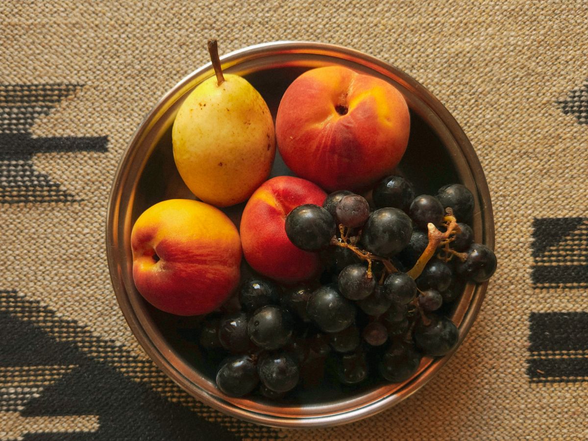 Tigela de frutas variadas usada no lugar de doces durante o desafio de trinta dias
