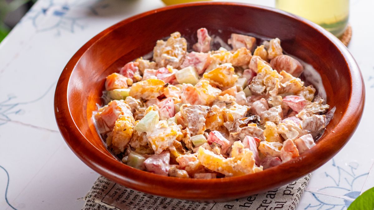 receita de salada completa colorida e nutritiva com legumes frescos