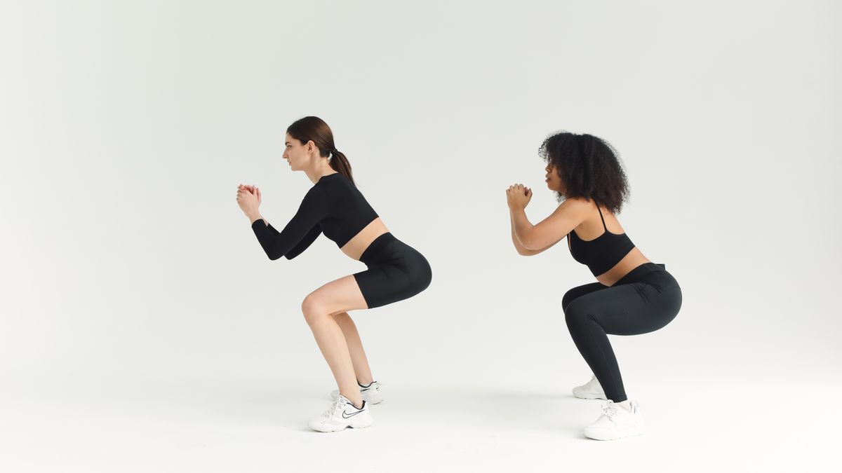 treinar em casa sem equipamentos com agachamento feminino